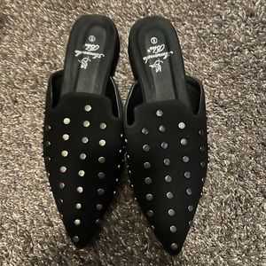 Women’s size 6 mules